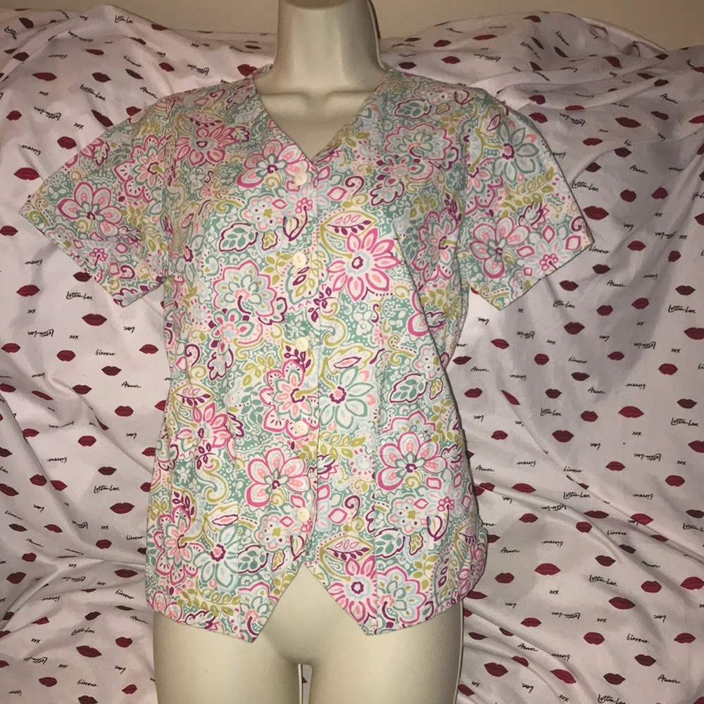 Multi colored floral print scrub top S/M 💕